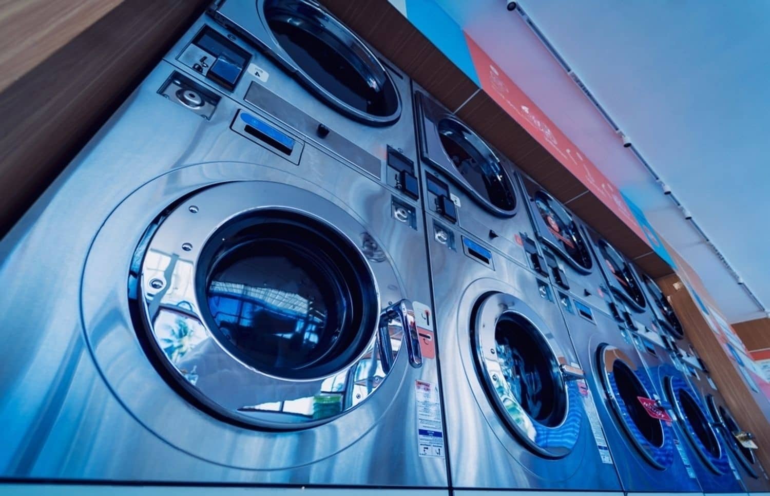 stock-photo-rows-of-industrial-laundry-machines-in-the-large-laundromat-2289834501